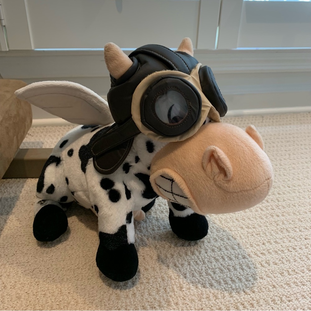 Universal Studios Twister Aviator Pilot Flying Cow Stuffed Animal Collectors